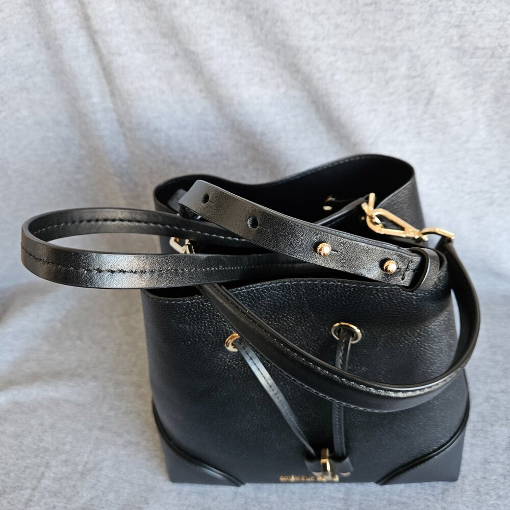 Michael Kors Mercer Gallery Convertible Bucket Leather Shoulder Bag Black/Gold - Picture 16 of 16